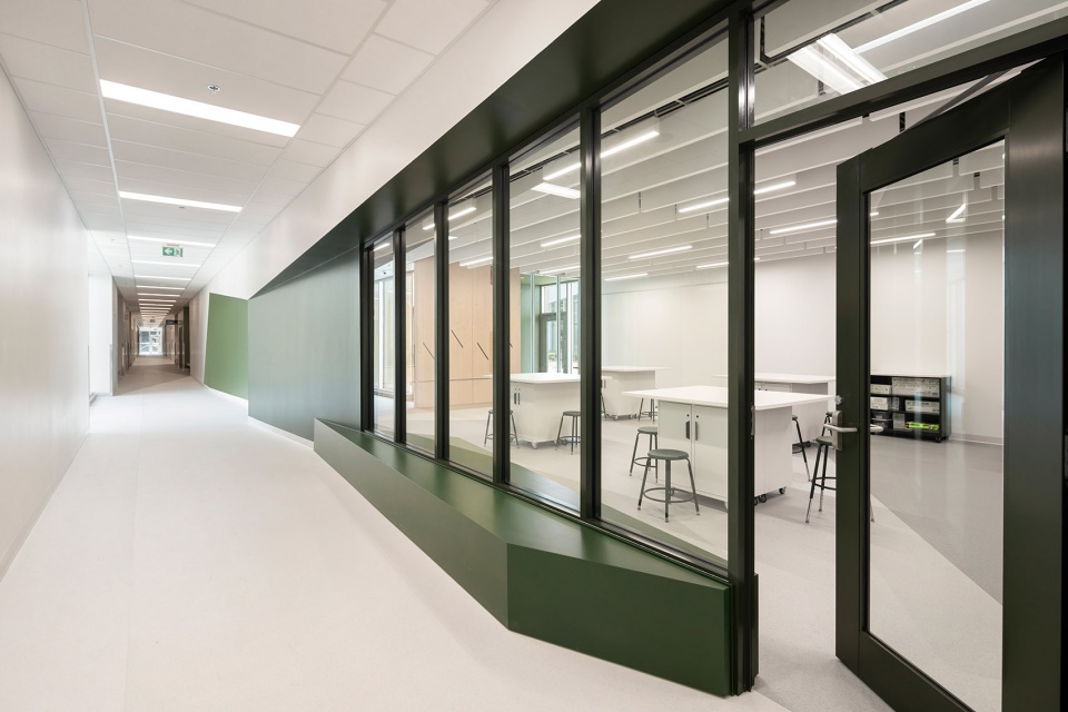new manawan awacak okiskinohamatowikamikowaw elementary school by ccm2 architectes bb architecture design inc
