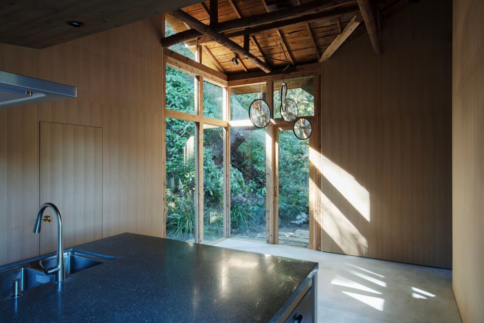 Atelier in Kamakura by YUJI OKITSU