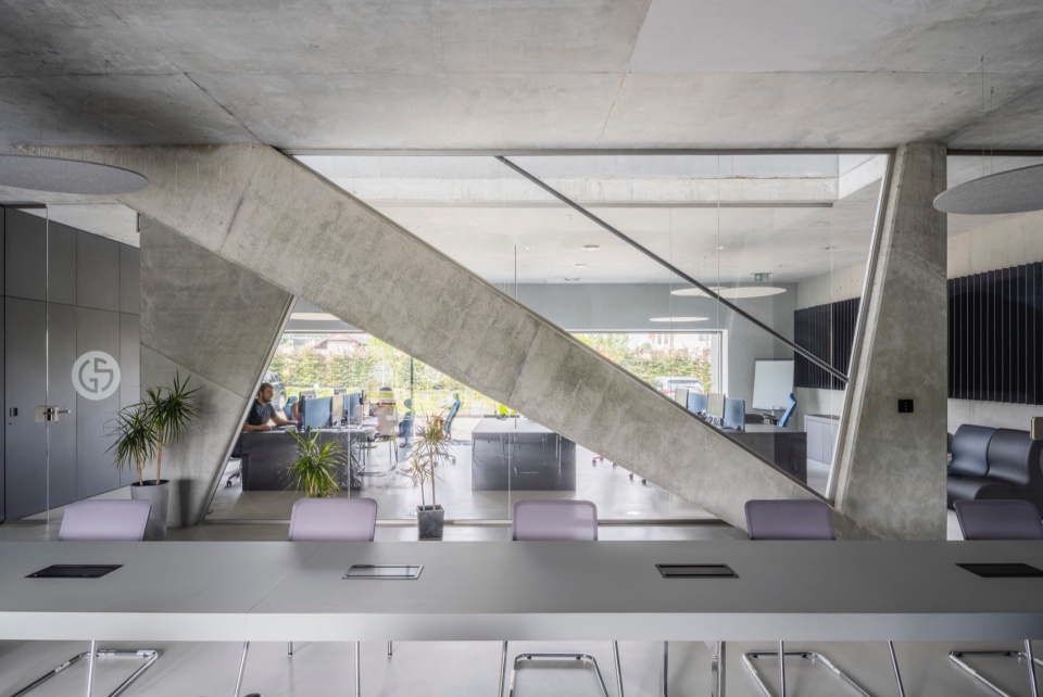 Gambit Office by KWK Promes