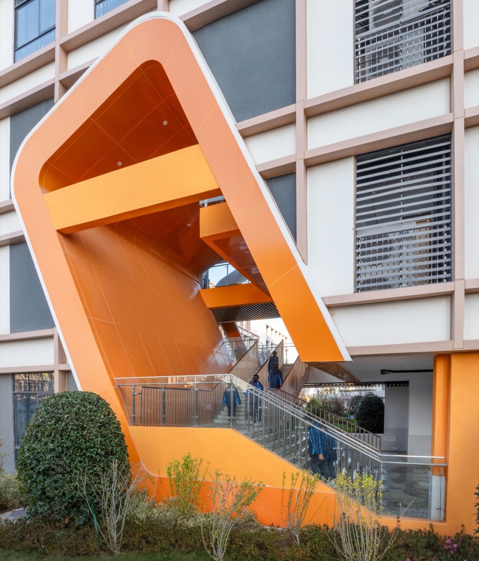 Quzhou No 6 Experimental School by LYCS Architecture Work