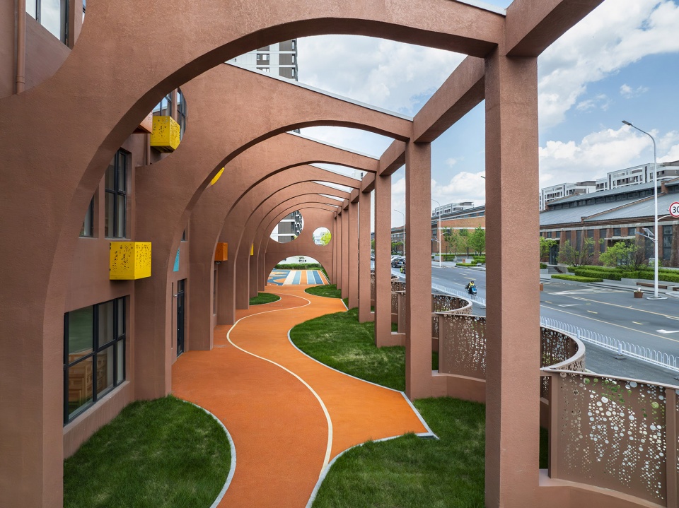 the kindergarten next to the old warehouses