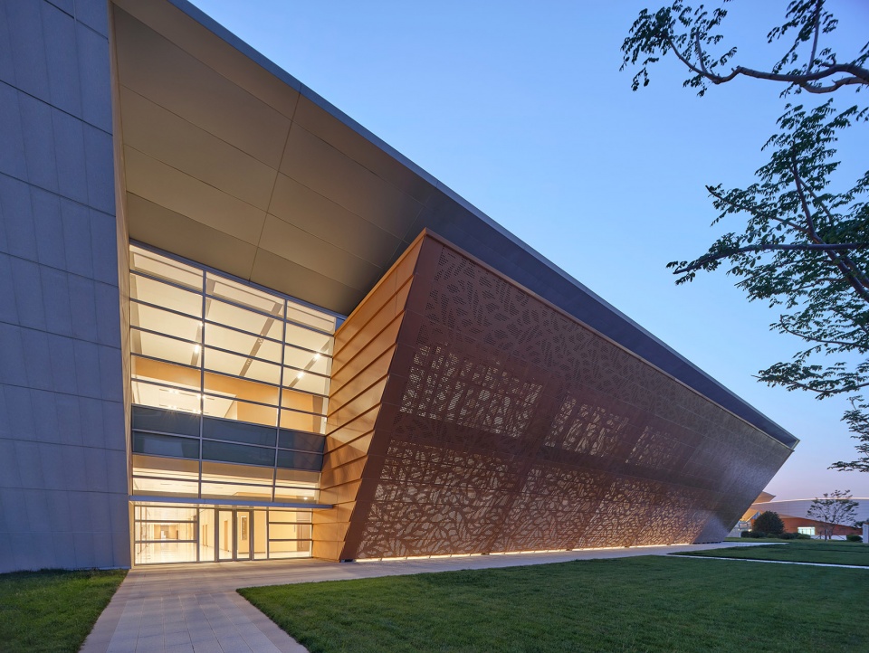 yellow river delta agricultural product trading service center by uad