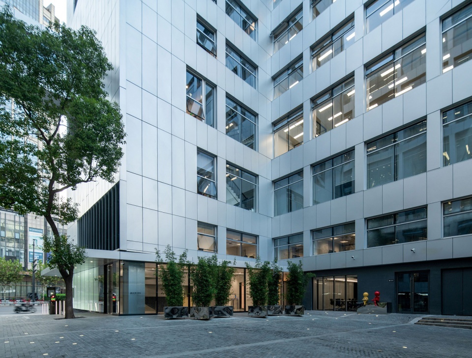 kms technology center by atelier archmixing