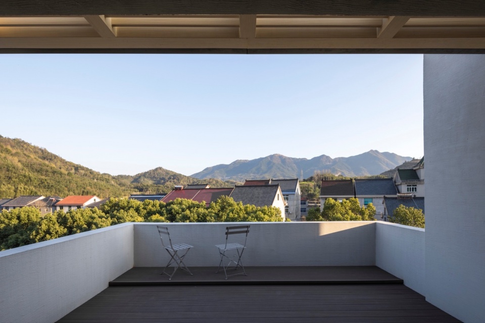 Courtyard House by TEDO
