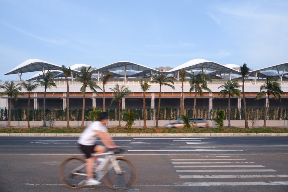 Haikou New Port Area Second Tier Customs Cargo Inspection Facility by CAPOL Design Group