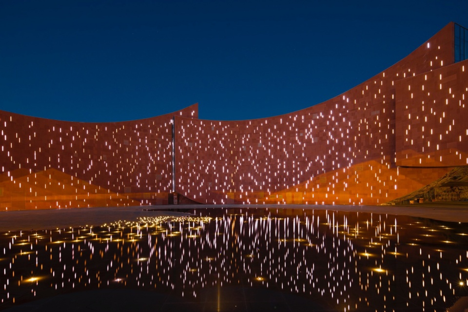 Maiji Mountain Visitor Center by ZXD Architects BIAD