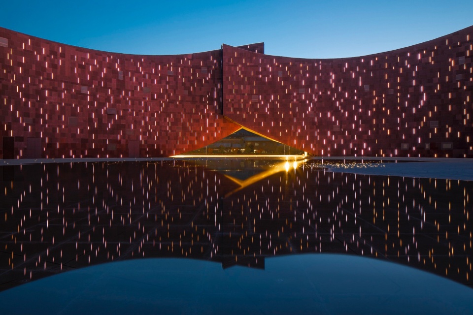 Maiji Mountain Visitor Center by ZXD Architects BIAD