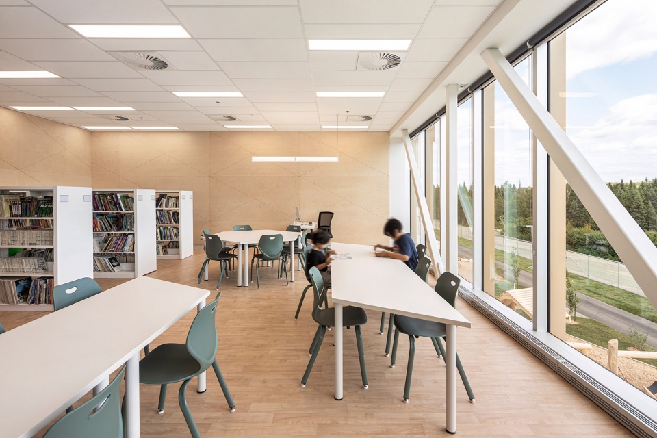 new manawan awacak okiskinohamatowikamikowaw elementary school by ccm2 architectes bb architecture design inc