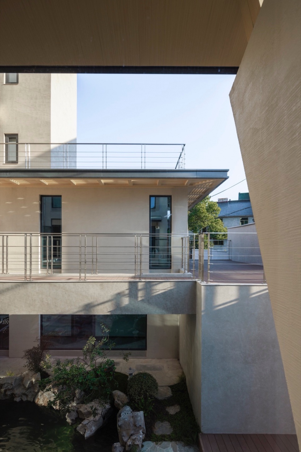 Courtyard House by TEDO