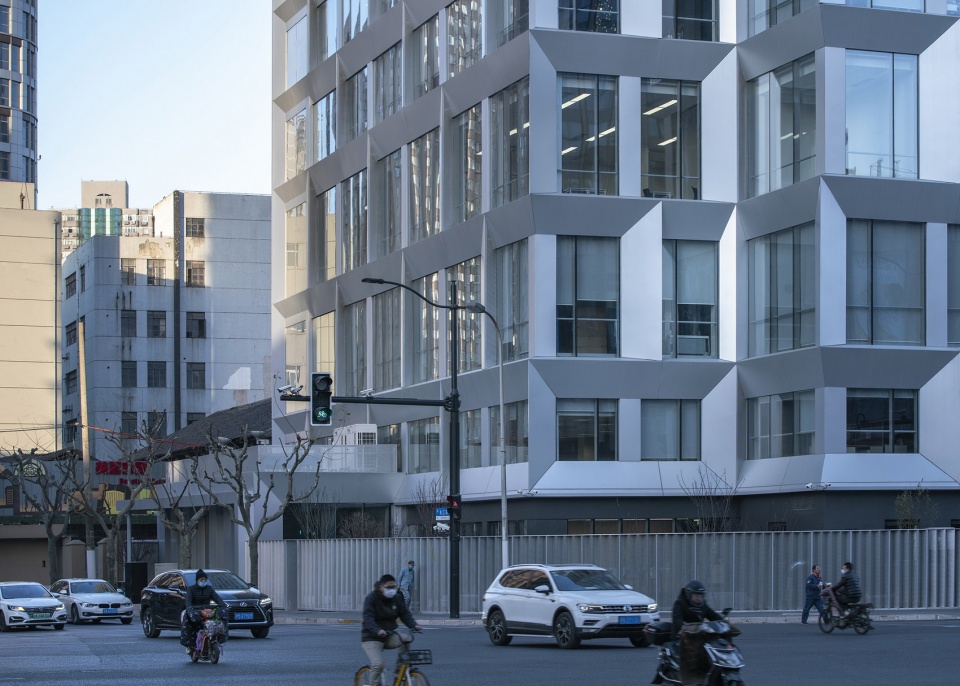 kms technology center by atelier archmixing