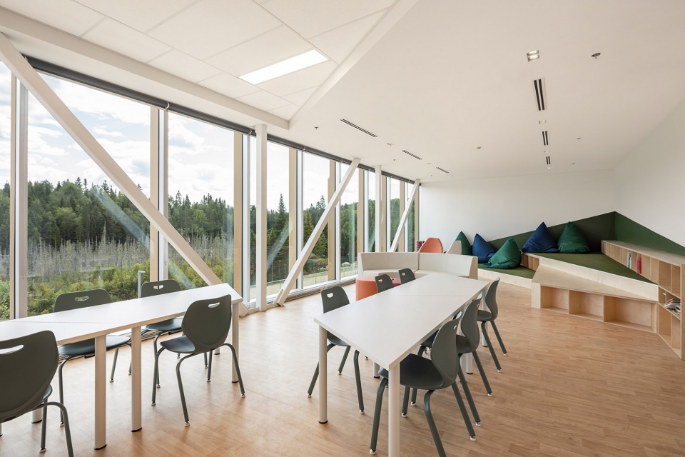 new manawan awacak okiskinohamatowikamikowaw elementary school by ccm2 architectes bb architecture design inc
