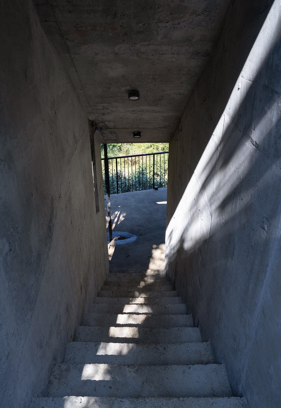 scenic restroom in dali wuliang mountain by kongxiangwei studio