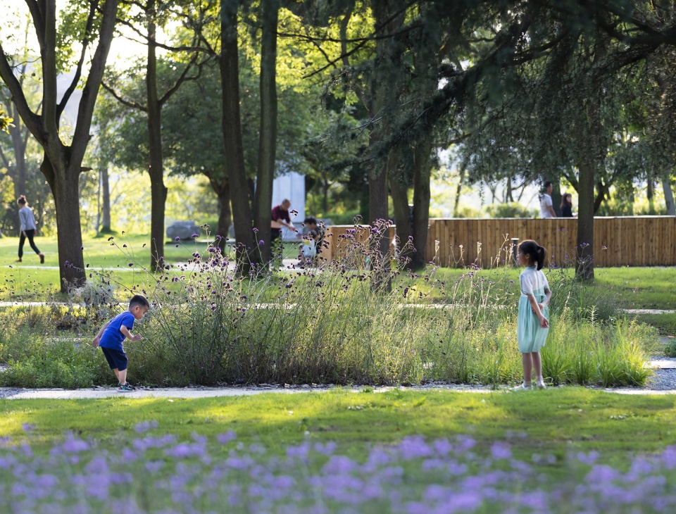 anshun hongshan lake civil park china by la design