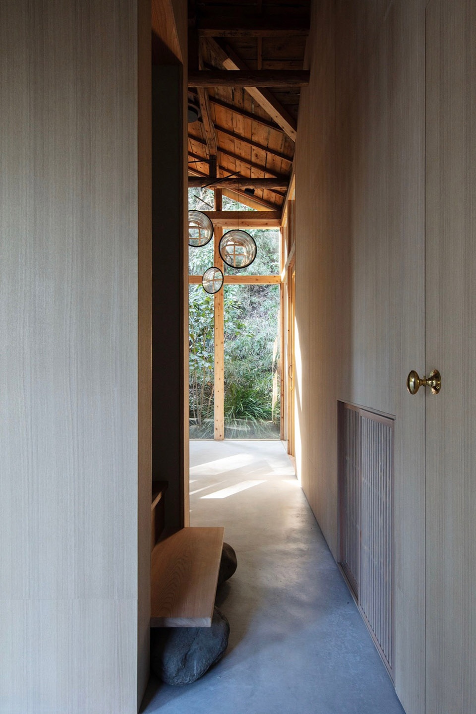 Atelier in Kamakura by YUJI OKITSU