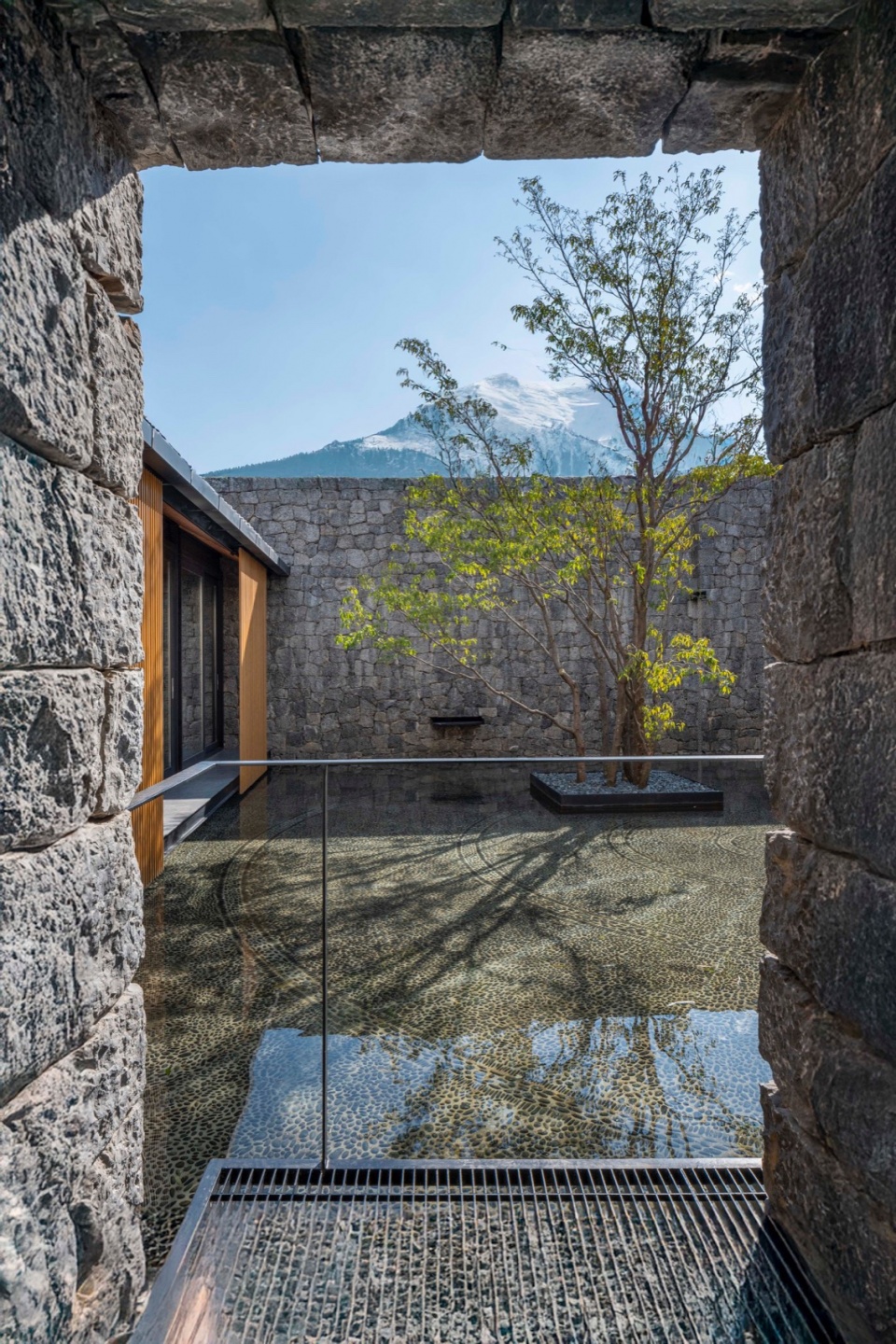 CASA NGULUKO Lijiang by Li Xiaodong Atelier
