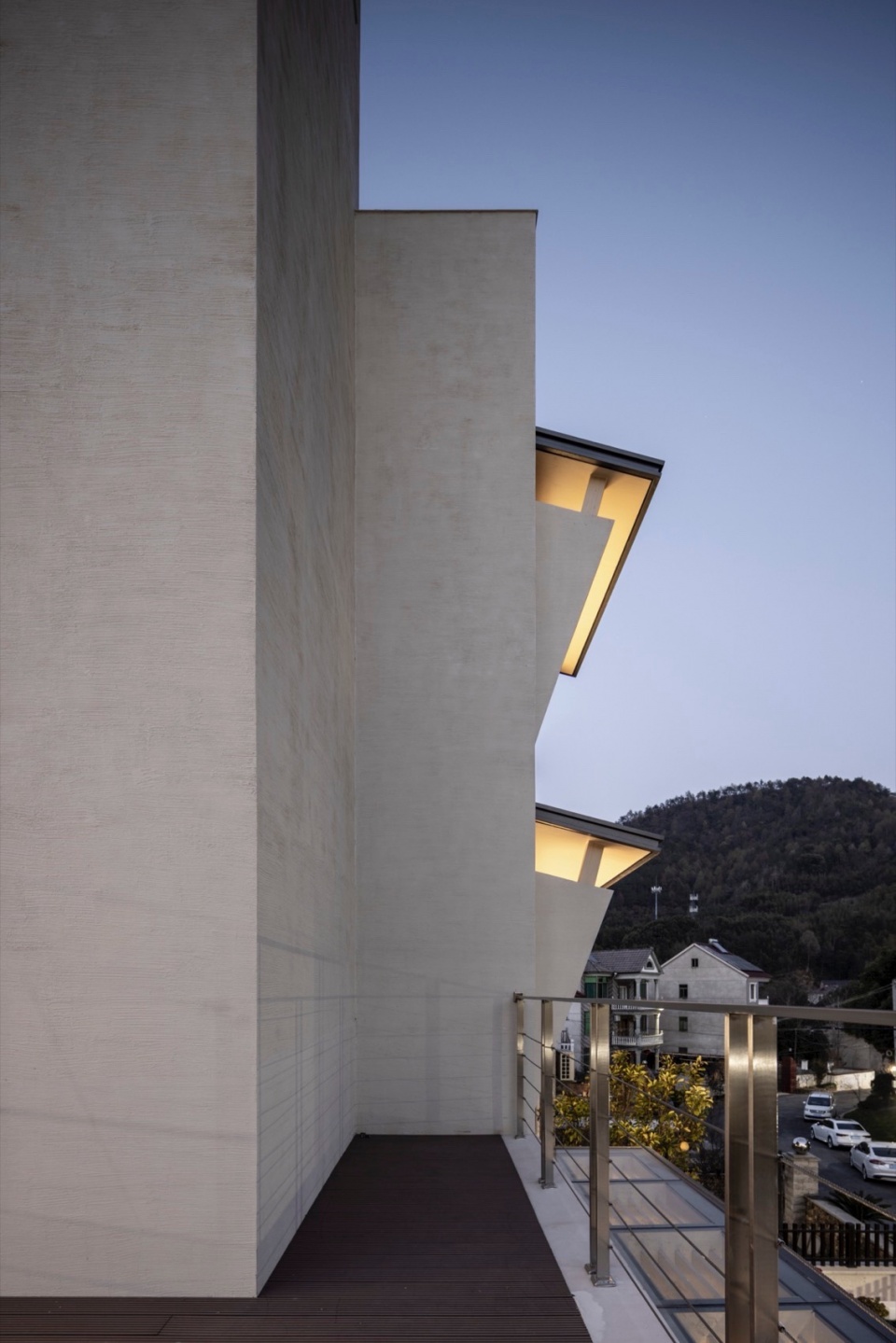 Courtyard House by TEDO
