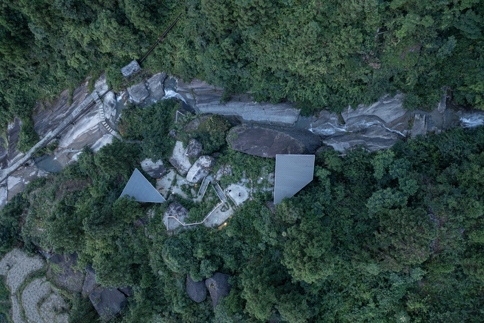 linear steel pavilion group in baishuidong by youtian architects