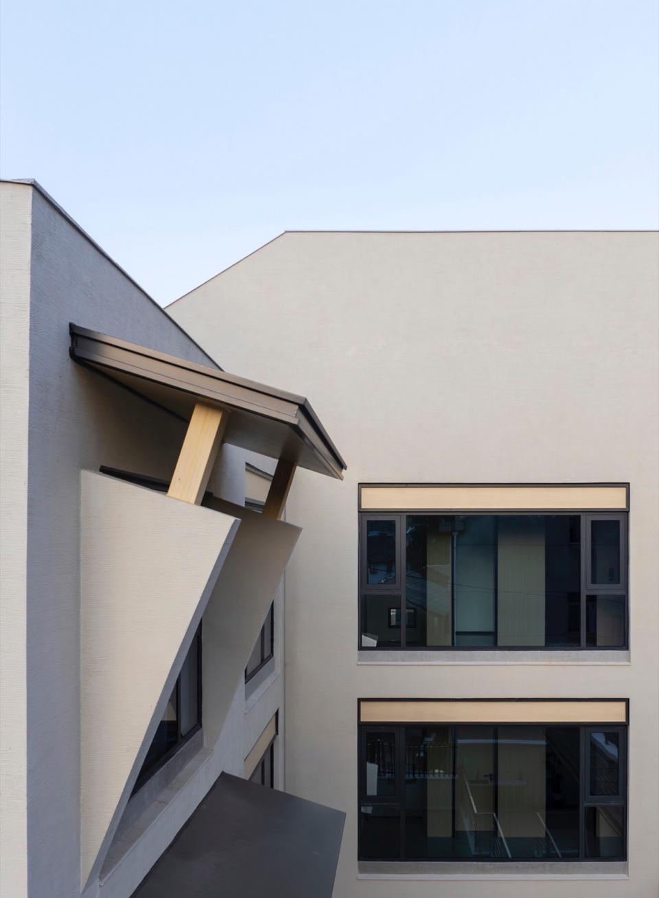 Courtyard House by TEDO