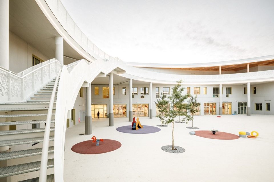 Genevieve de Gaulle Anthonioz School Group Atelier Aconcept 9yn