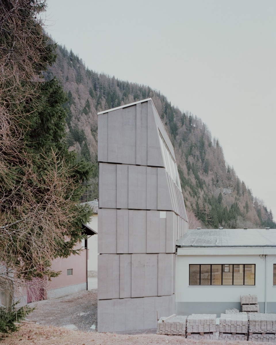 Spluga Climbing Gym by ES arch