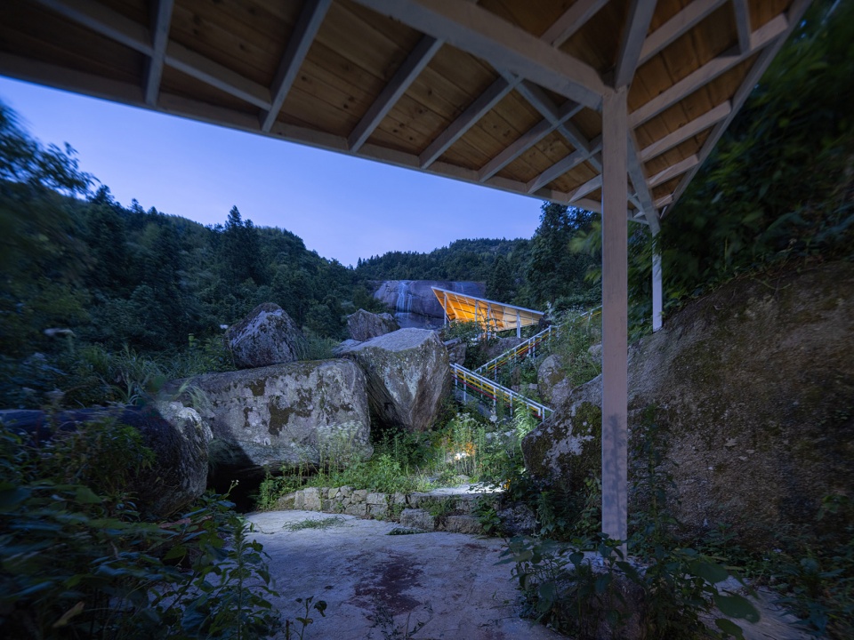 linear steel pavilion group in baishuidong by youtian architects