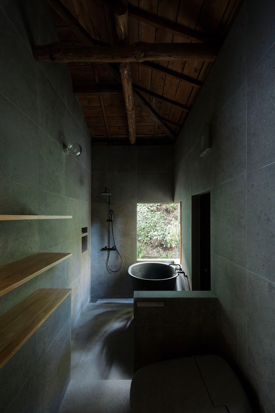 Atelier in Kamakura by YUJI OKITSU