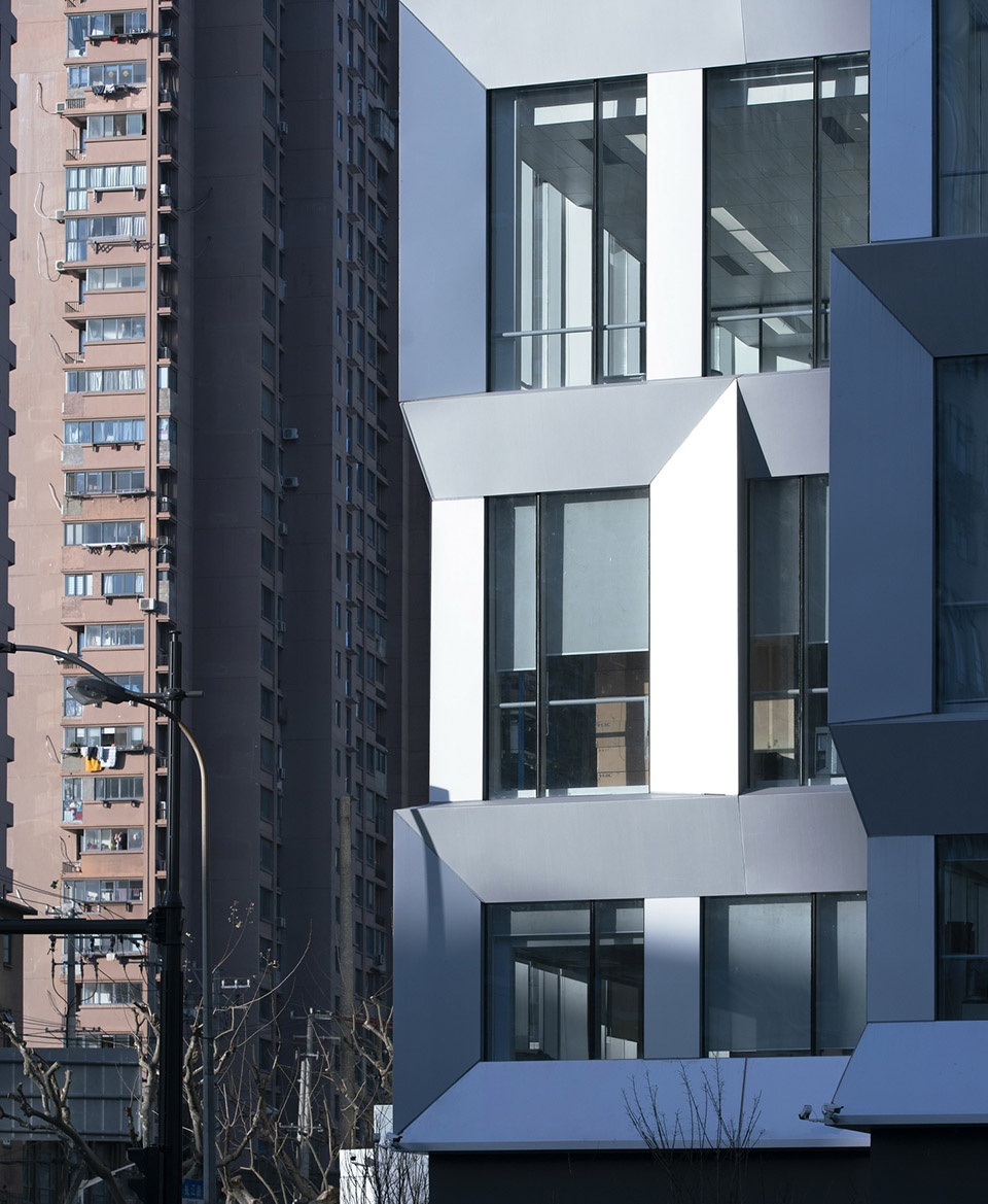 kms technology center by atelier archmixing
