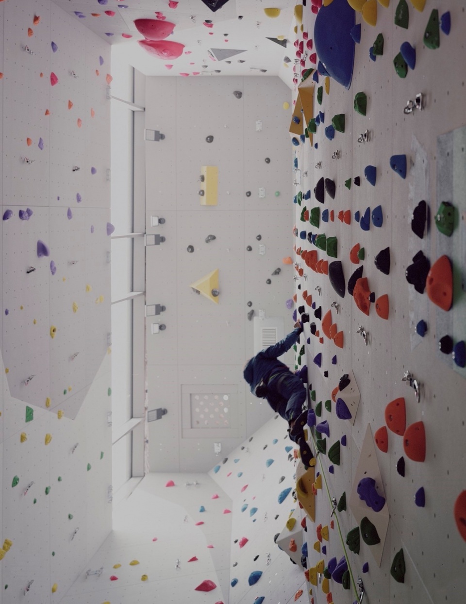 Spluga Climbing Gym by ES arch