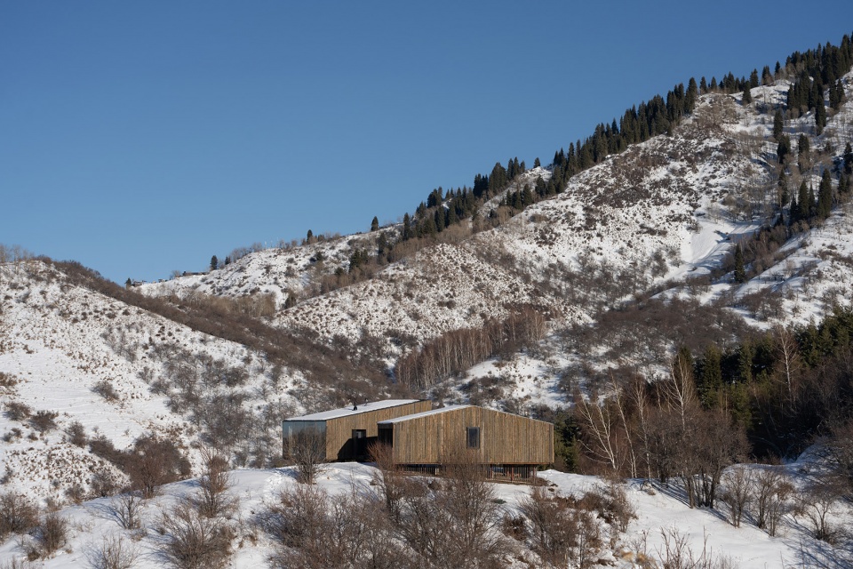 aum cabins amid mountainscape in kazakhstan by arthur kariev architects