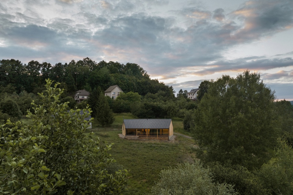 Weekend House in Bohemian Paradise by NEW HOW architects