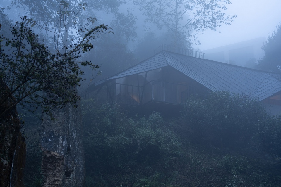 scenic restroom in dali wuliang mountain by kongxiangwei studio