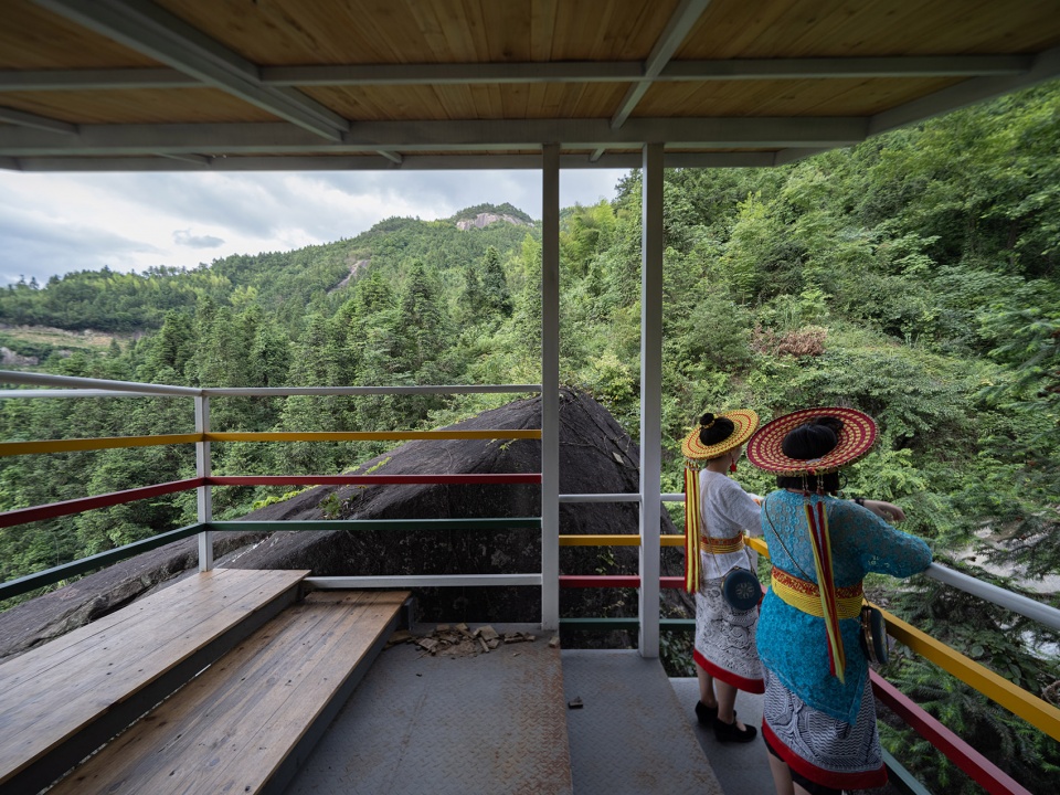 linear steel pavilion group in baishuidong by youtian architects