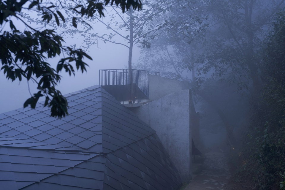 scenic restroom in dali wuliang mountain by kongxiangwei studio
