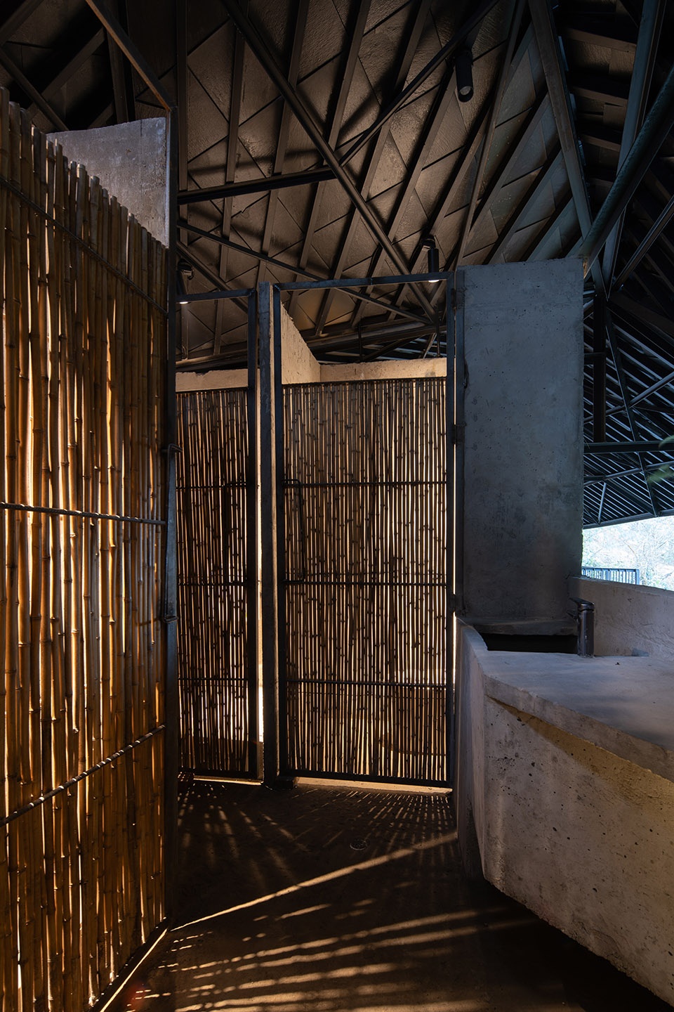 scenic restroom in dali wuliang mountain by kongxiangwei studio
