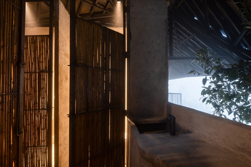 scenic restroom in dali wuliang mountain by kongxiangwei studio