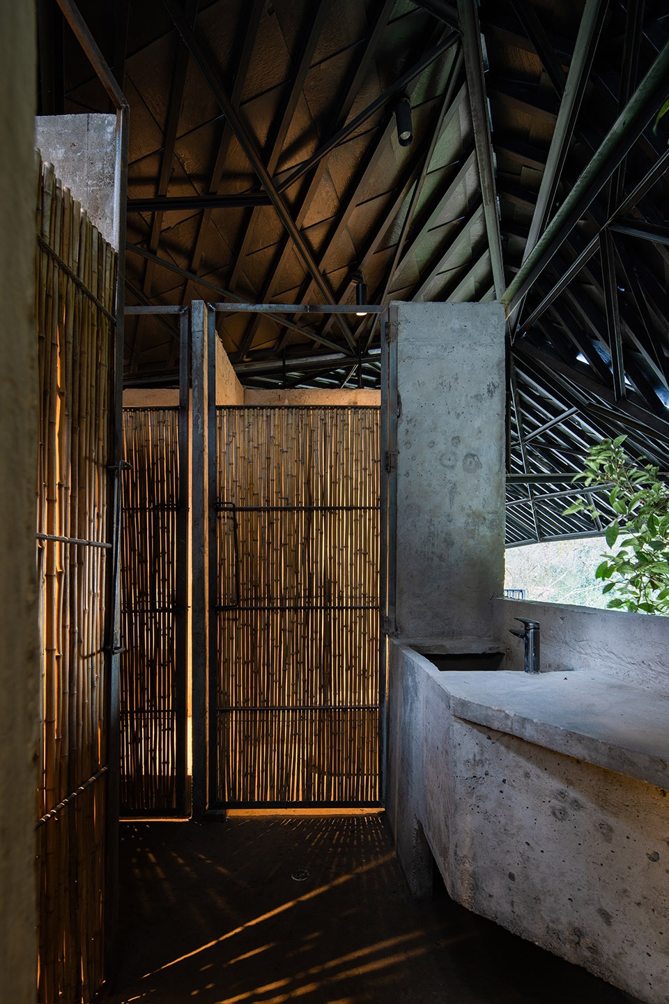 scenic restroom in dali wuliang mountain by kongxiangwei studio