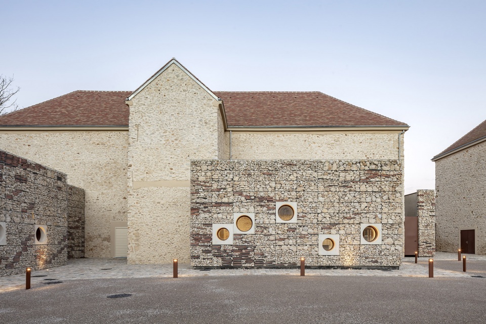 Chessy cultural centre by Opus 5 architectes