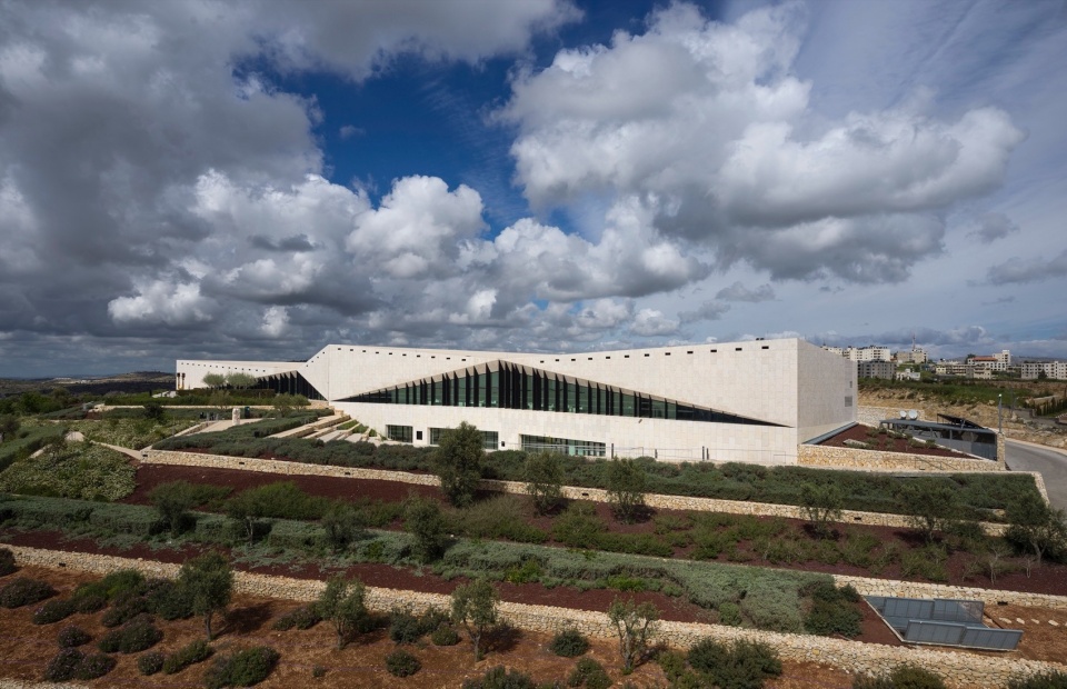 . Heneghan Peng Architects Palestinian Museum completed in 2016. © Aga Khan Trust for Culture. Photo Cemal Emden
