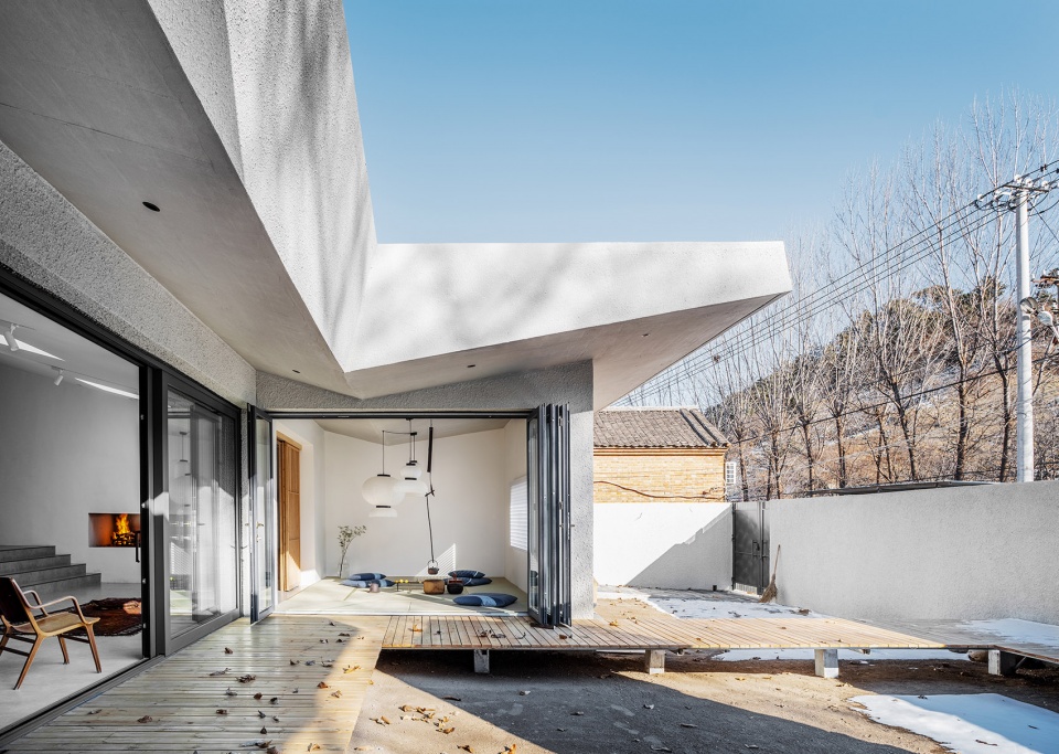 the roof house beijing by guo ban er
