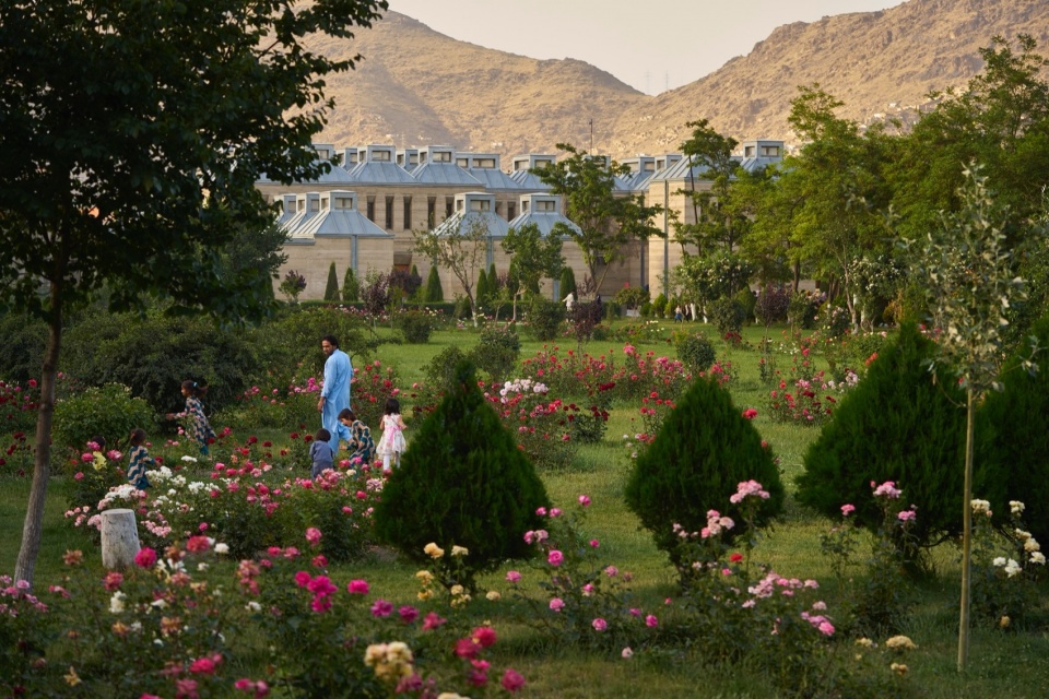 . Ajmal Maiwandi Chihilston Garden and Palace Rehabilitation Kabul 2015–2018. Photo Simon Norfolk
