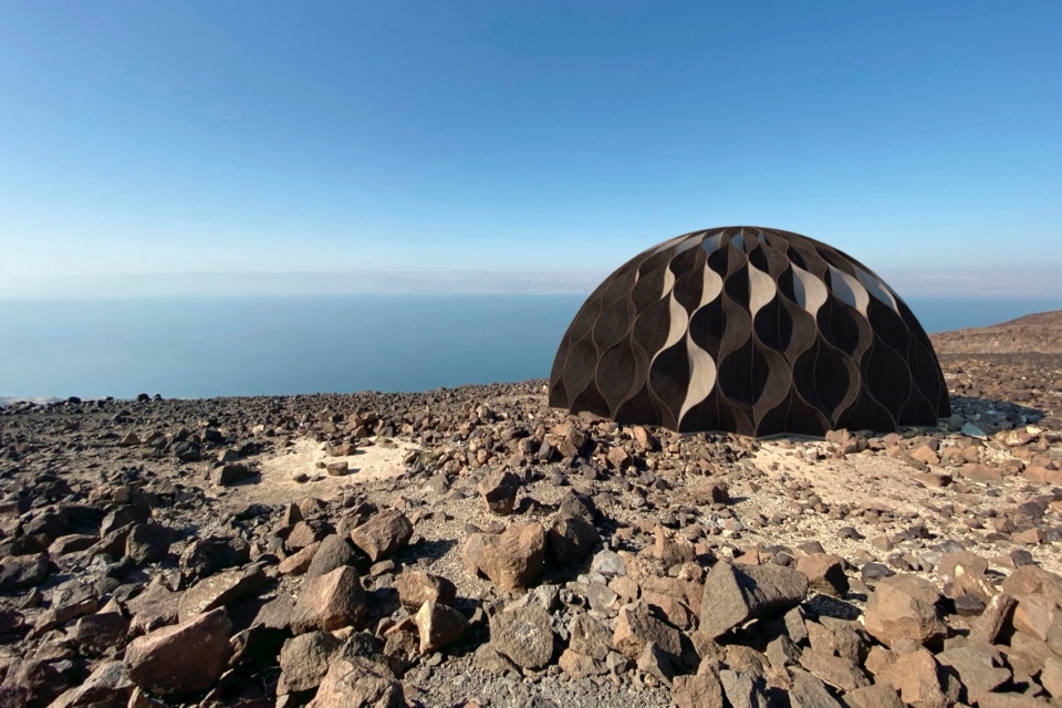. Abeer Seikaly Weaving a Home Tent Al Namara overlooking the Dead Sea Jordan 2020. © Abeer Seikaly