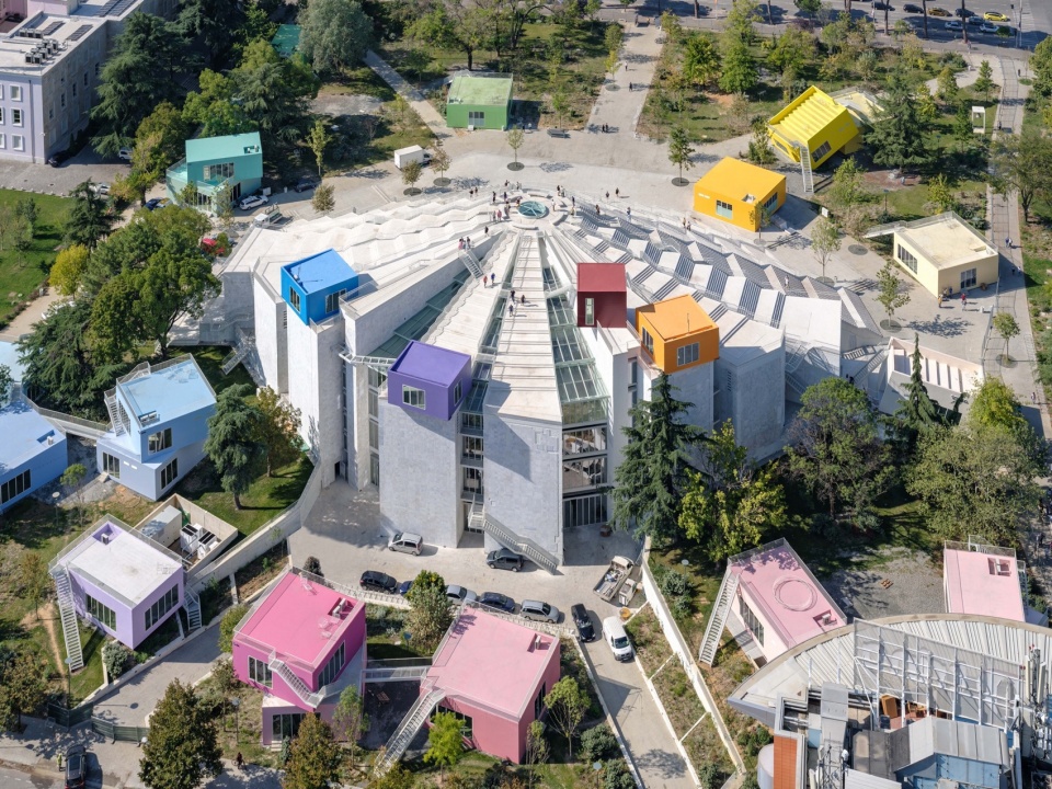 MVRDV Pyramid of Tirana 2 © Ossip van Duivenbode2