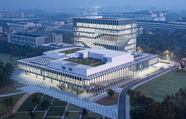 同济大学艺嘉楼（嘉定校区学生活动中心）/ 同济大学建筑设计研究院（集团）有限公司 麟和建筑工作室