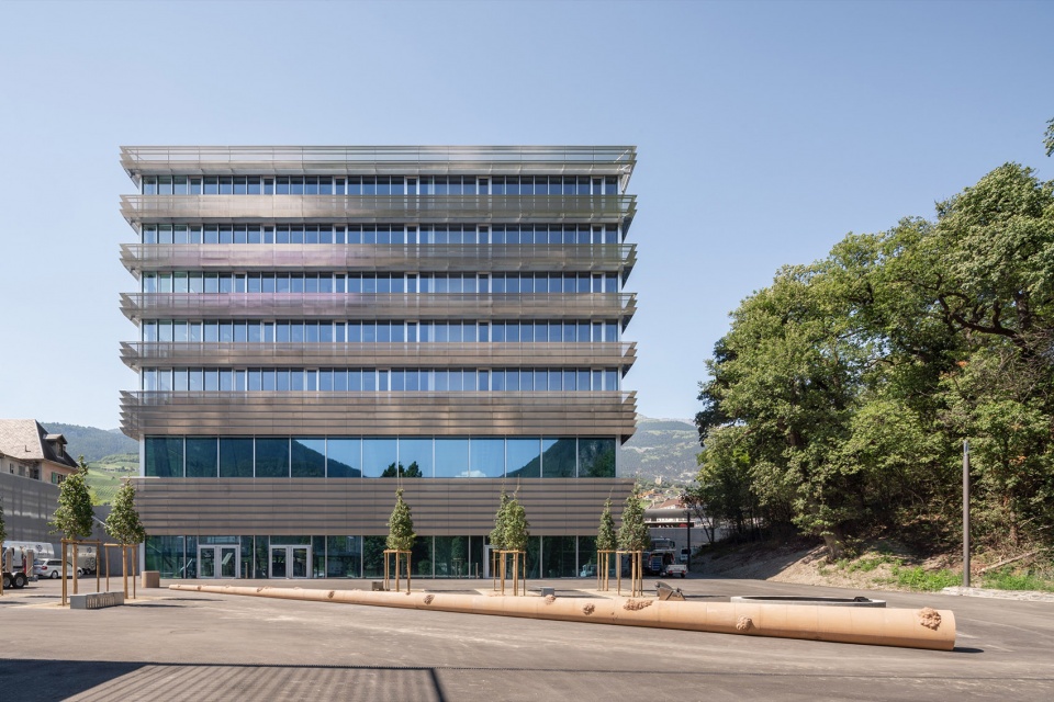 sierre business and general education school by bonnard woeffray architectes