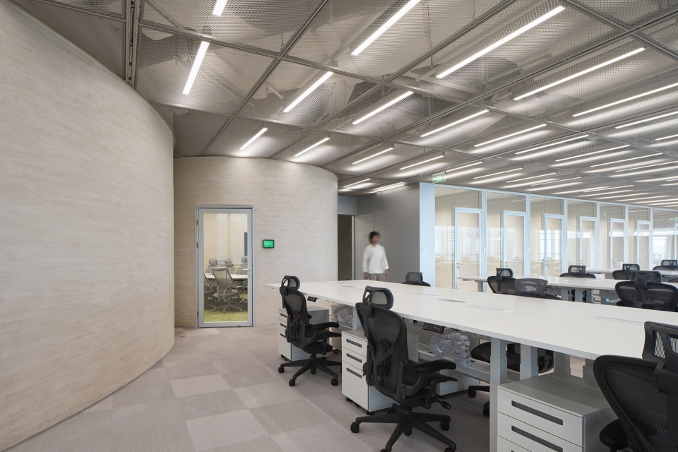 interior design for an asset management company by hcch studio