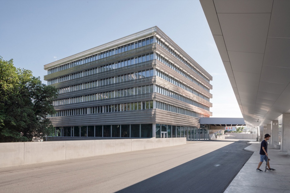 sierre business and general education school by bonnard woeffray architectes