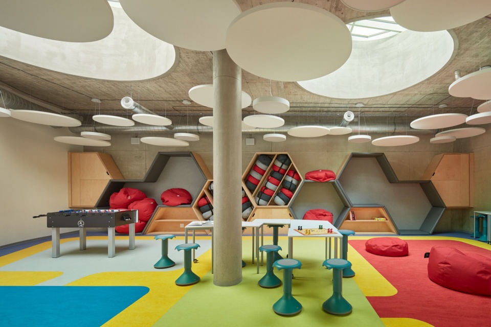 Fric Brothers Elementary School by ATELIER 6