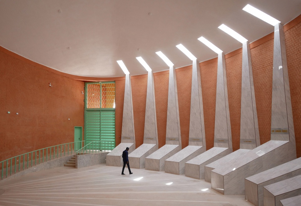 thomas sankara mausoleum by kere architecture