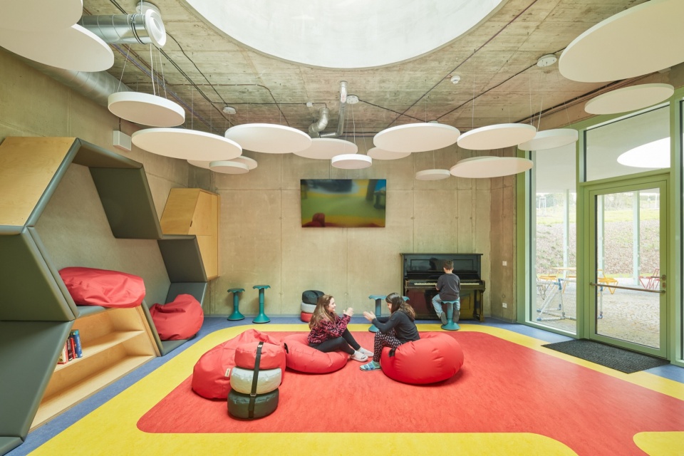 Fric Brothers Elementary School by ATELIER 6