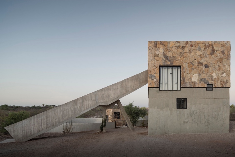 The Casa LaPaz by Ludwig Godefroy Architecture